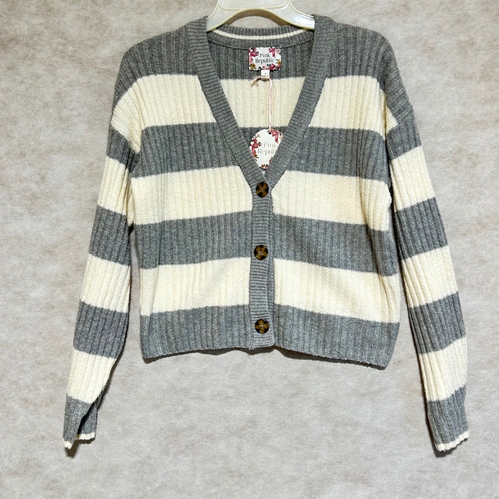 NWT Pink Republic Grey White Striped Ribbed V-Neck Button Cardigan Small - Picture 2 of 9